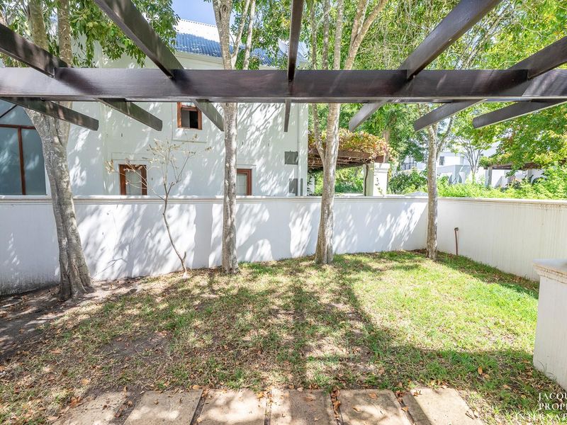 Sophisticated 3-Bedroom Home - De Zalze Estate - Photo 2