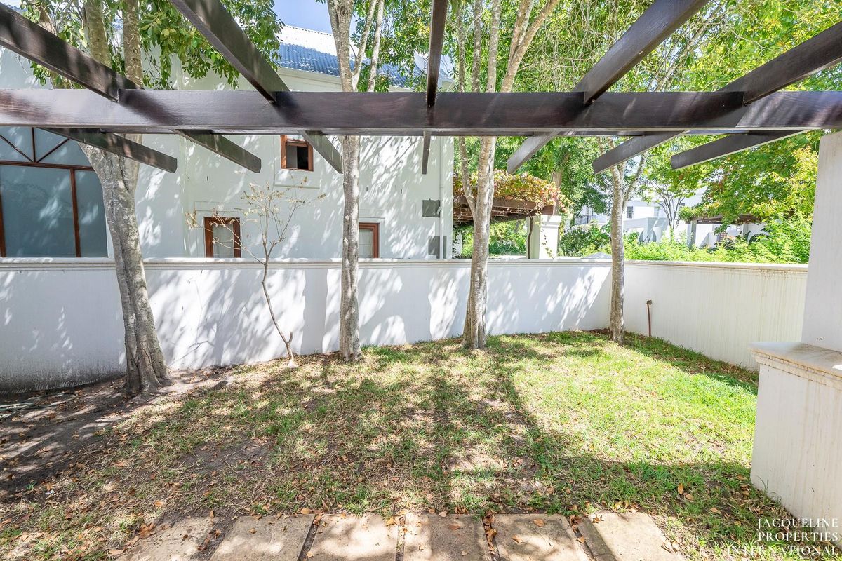 Sophisticated 3-Bedroom Home - De Zalze Estate - Photo 2