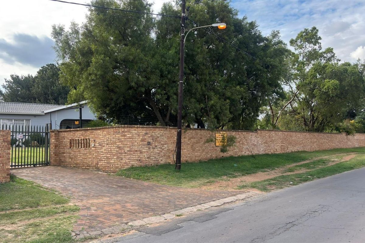 Commercial Property For Sale in Princess AH, Roodepoort - Photo 3