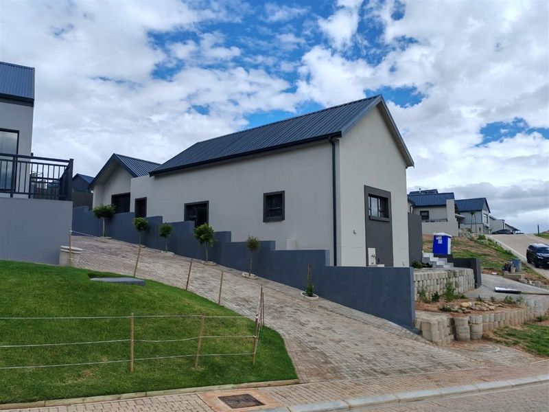 Modern 3-bedroom Home in Outeniquasbosch, Hartenbos - Photo 10