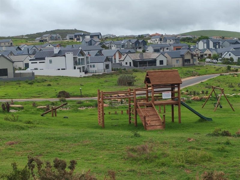 Modern 3-bedroom Home in Outeniquasbosch, Hartenbos - Photo 8