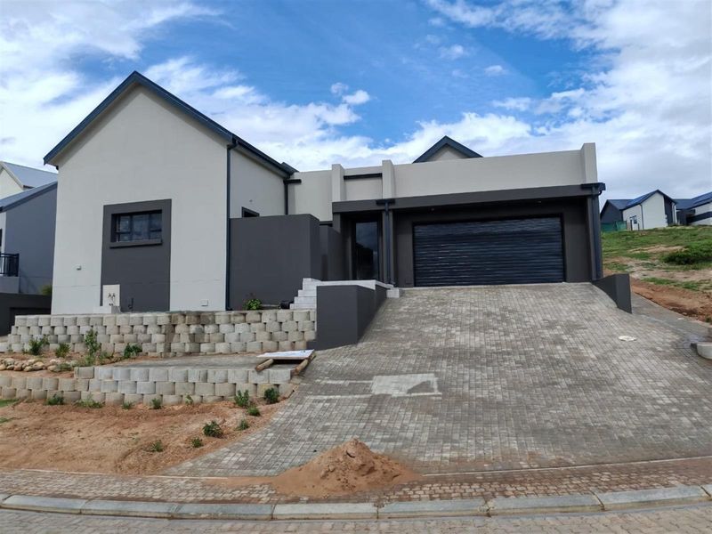 Modern 3-bedroom Home in Outeniquasbosch, Hartenbos - Photo 3