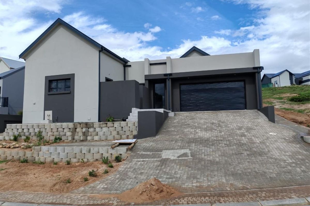 Modern 3-bedroom Home in Outeniquasbosch, Hartenbos - Photo 3