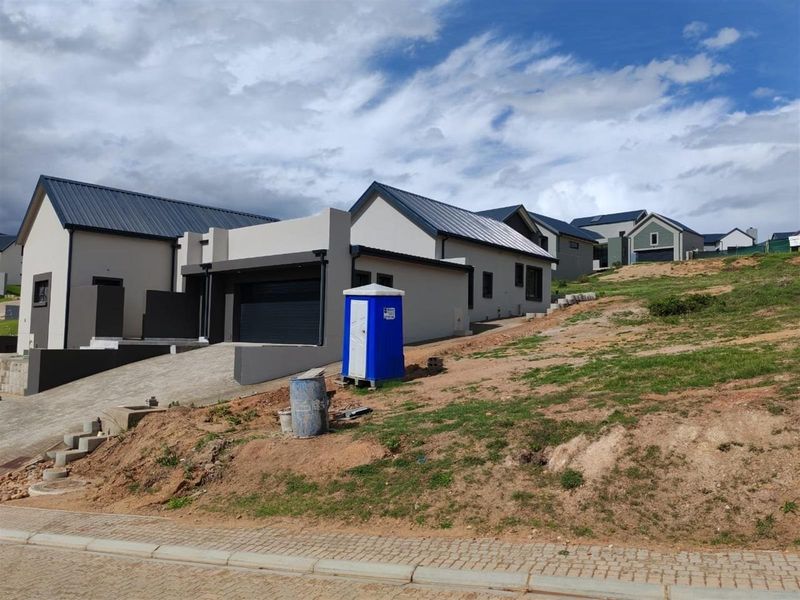 Modern 3-bedroom Home in Outeniquasbosch, Hartenbos - Photo 4