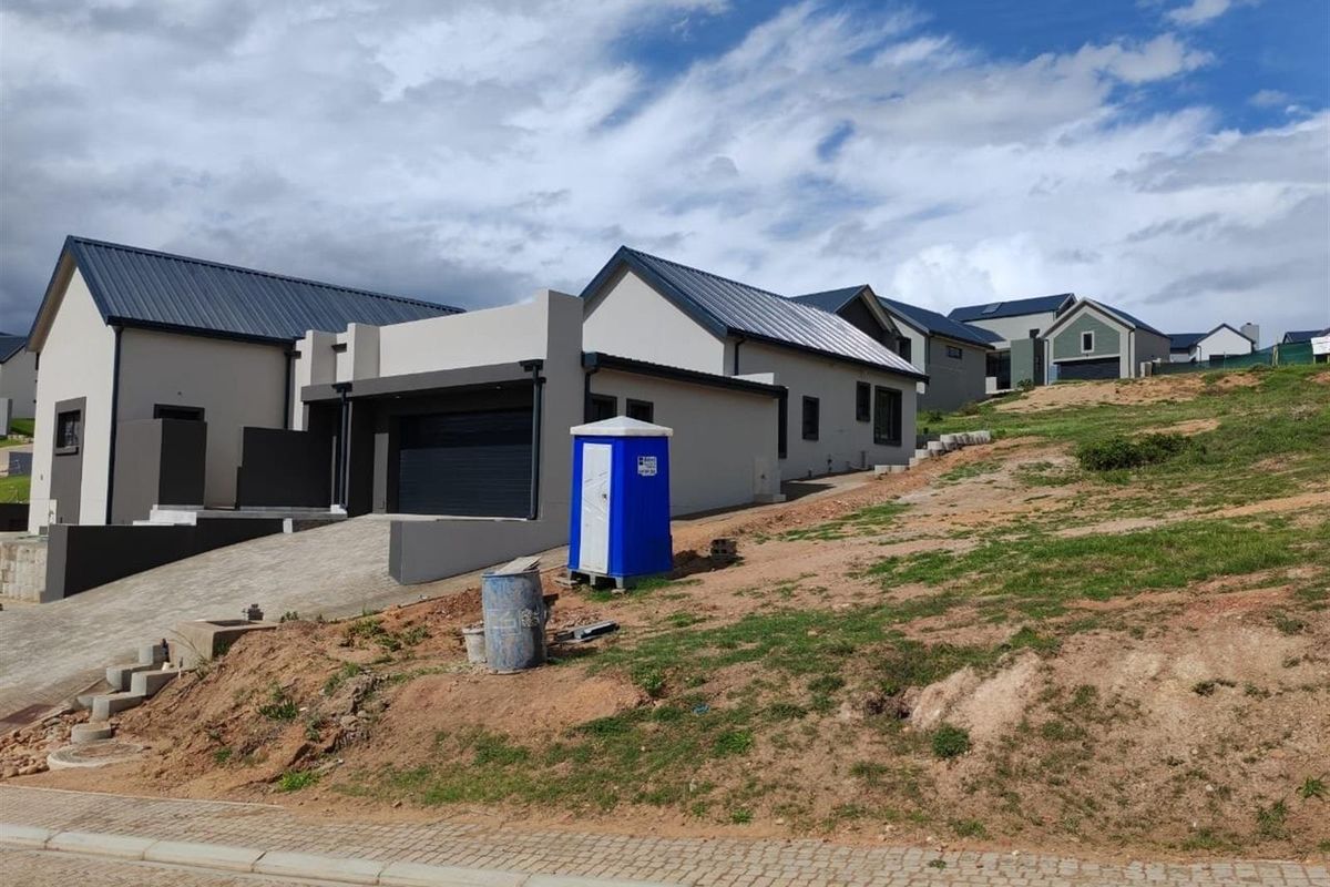 Modern 3-bedroom Home in Outeniquasbosch, Hartenbos - Photo 4