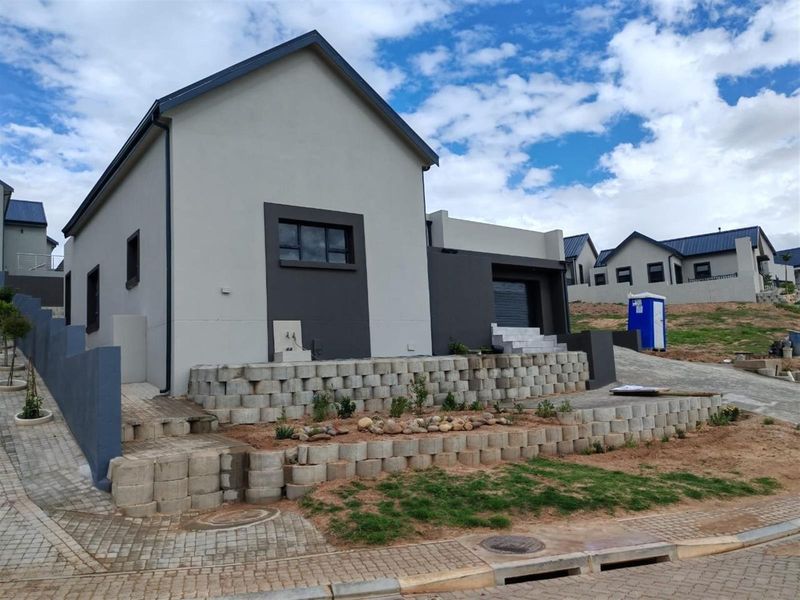 Modern 3-bedroom Home in Outeniquasbosch, Hartenbos - Photo 5