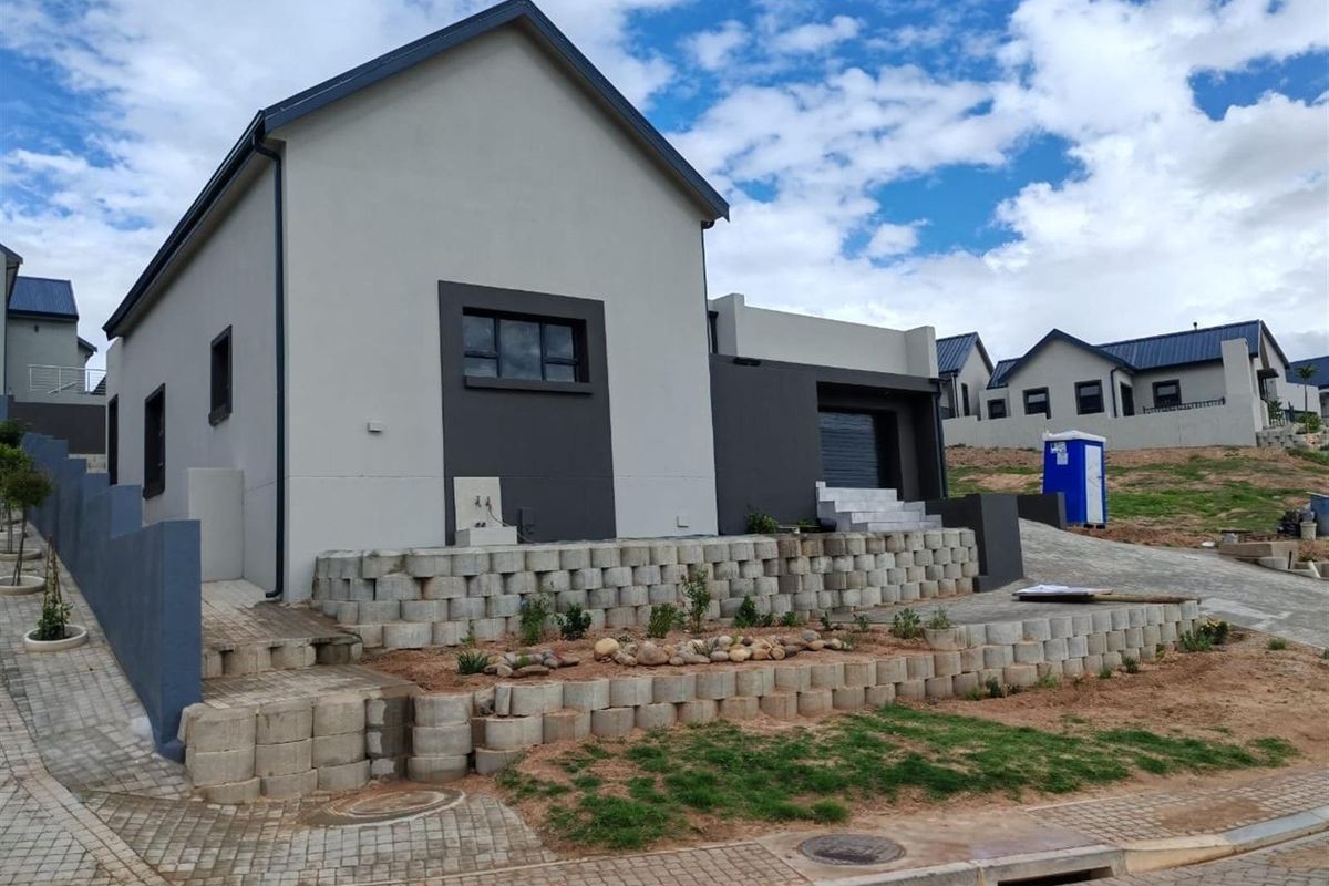 Modern 3-bedroom Home in Outeniquasbosch, Hartenbos - Photo 5