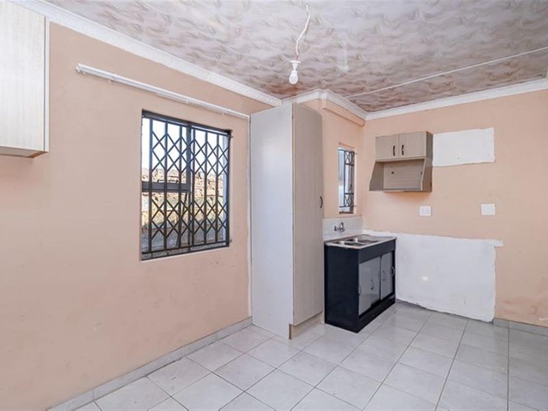 Cottage To Rent in Protea Glen, Soweto - Photo 4