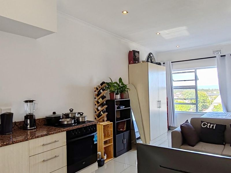 Elegant Studio Apartment in Bergvliet Vistas - Photo 9