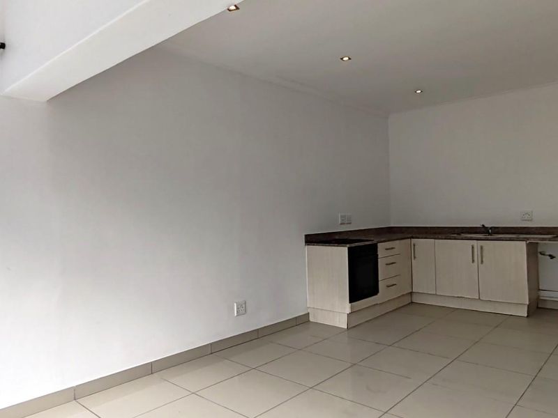 Spectacular Second Floor 1-Bedroom Apartment in Bergvliet Vistas - Photo 6