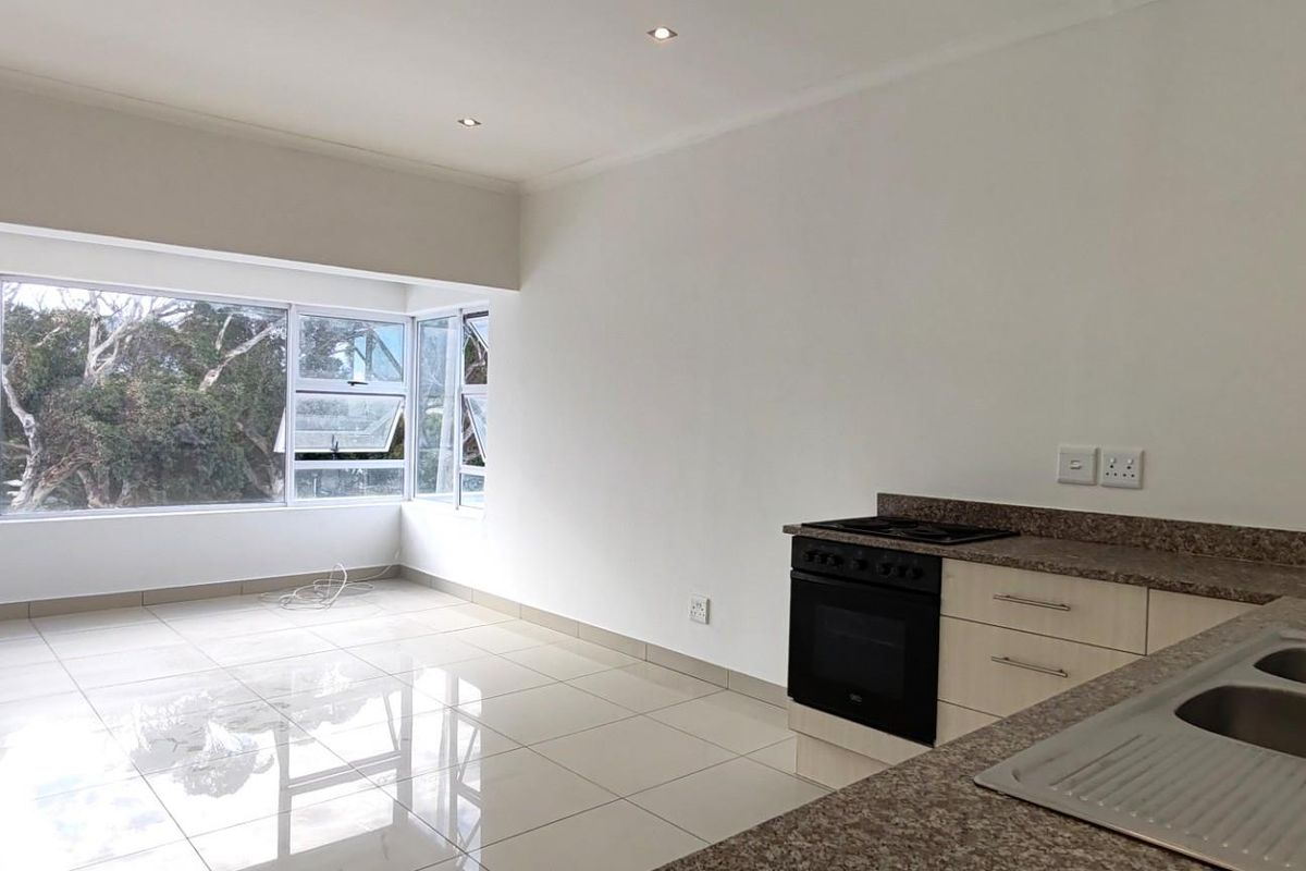 Spectacular Second Floor 1-Bedroom Apartment in Bergvliet Vistas - Photo 2