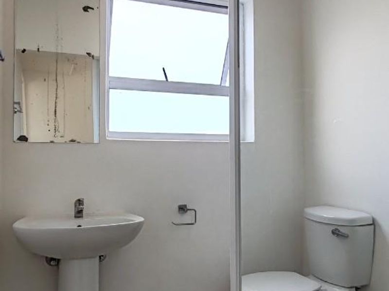 Spectacular Second Floor 1-Bedroom Apartment in Bergvliet Vistas - Photo 8