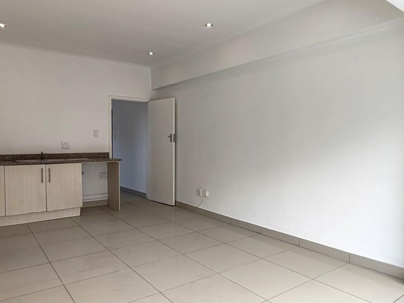 Spectacular Second Floor 1-Bedroom Apartment in Bergvliet Vistas - Photo 7