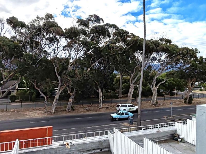 Spectacular Second Floor 1-Bedroom Apartment in Bergvliet Vistas - Photo 5