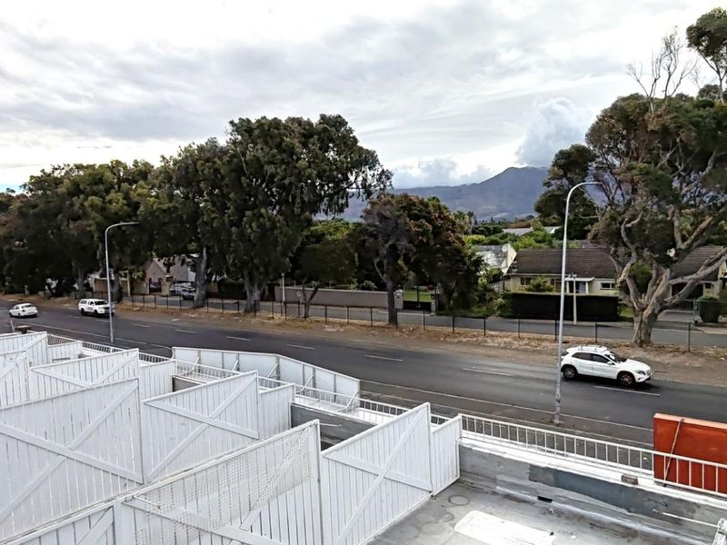 Spectacular Second Floor 1-Bedroom Apartment in Bergvliet Vistas - Photo 4