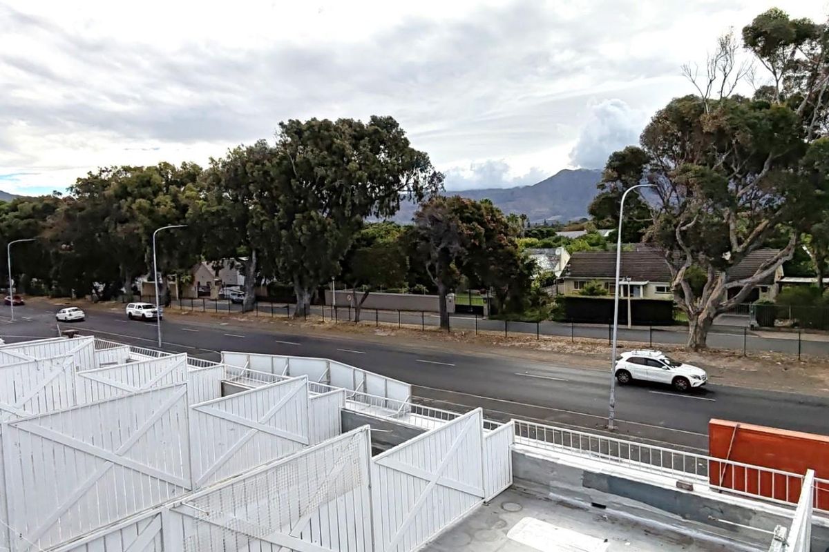 Spectacular Second Floor 1-Bedroom Apartment in Bergvliet Vistas - Photo 4