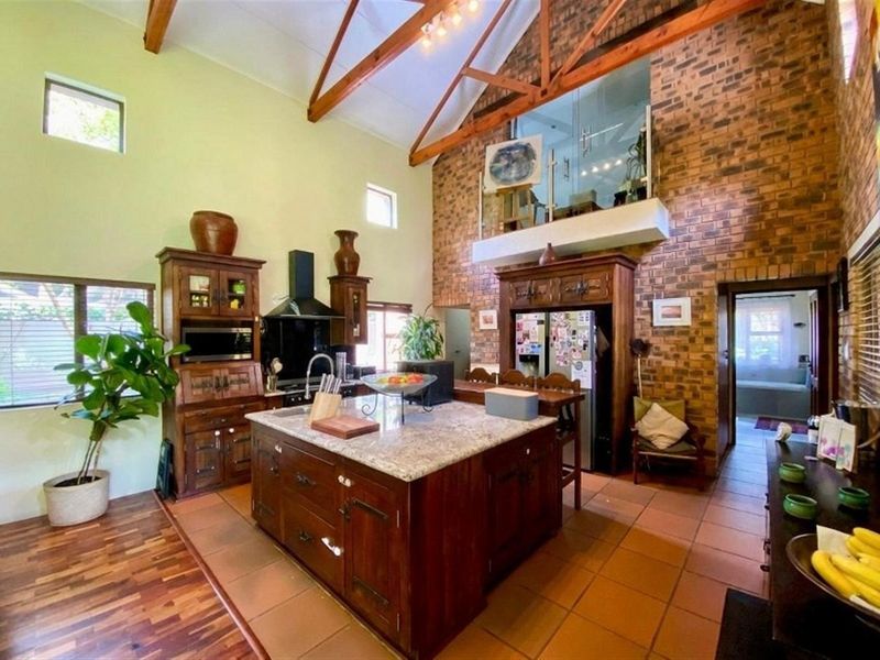 Unique 3 bed 3 bath off grid, Modern rustic, designer home in desirable Paulshof boomed area. - Photo 7