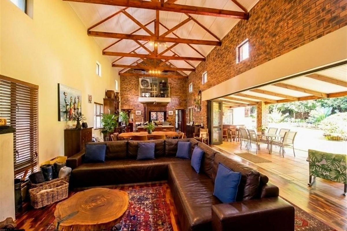 Unique 3 bed 3 bath off grid, Modern rustic, designer home in desirable Paulshof boomed area. - Photo 3