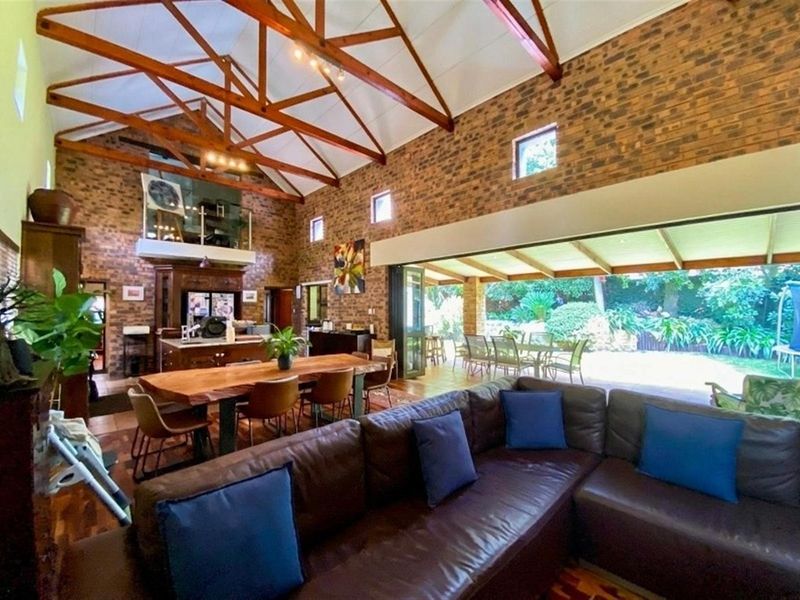 Unique 3 bed 3 bath off grid, Modern rustic, designer home in desirable Paulshof boomed area. - Photo 4