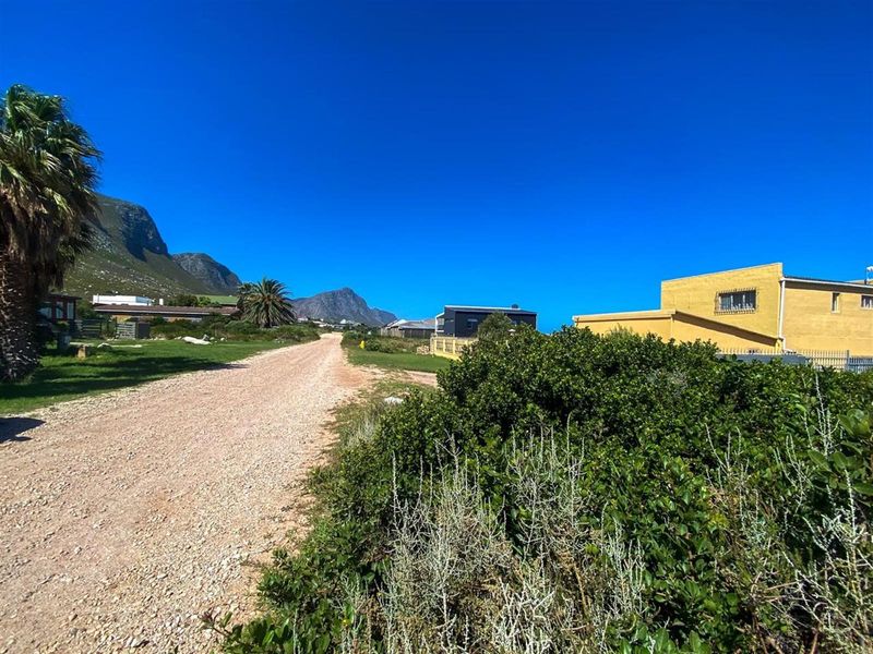 Comfortable 880sqm Stand in a Coastal Village Setting! - Photo 6