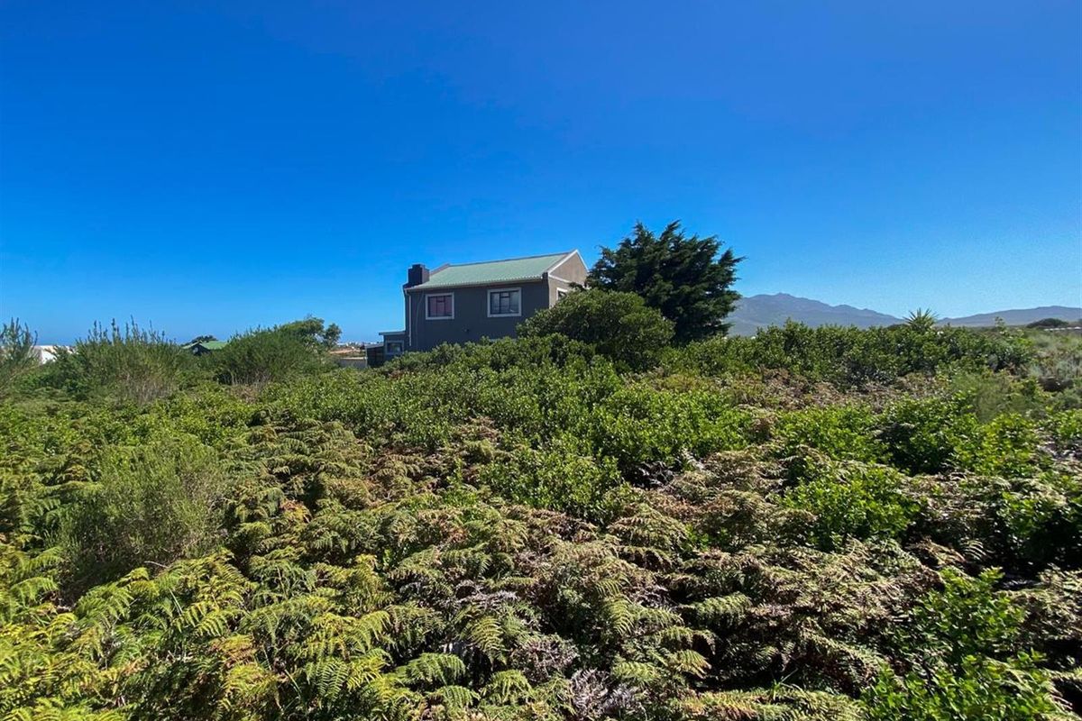 Comfortable 880sqm Stand in a Coastal Village Setting! - Photo 2