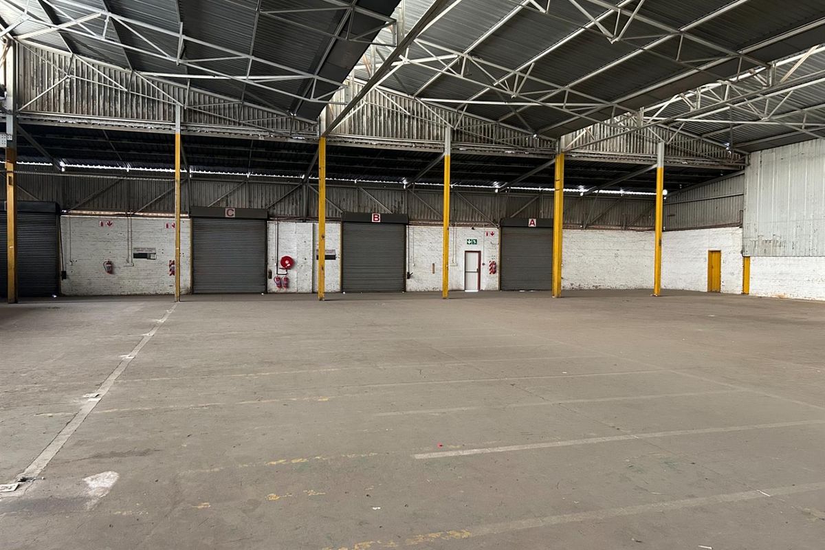 Business growing and budget is tight? 2658 sqm Warehouse To Let In Anderbolt - Photo 3
