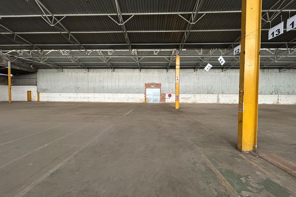 Business growing and budget is tight? 2658 sqm Warehouse To Let In Anderbolt - Photo 4