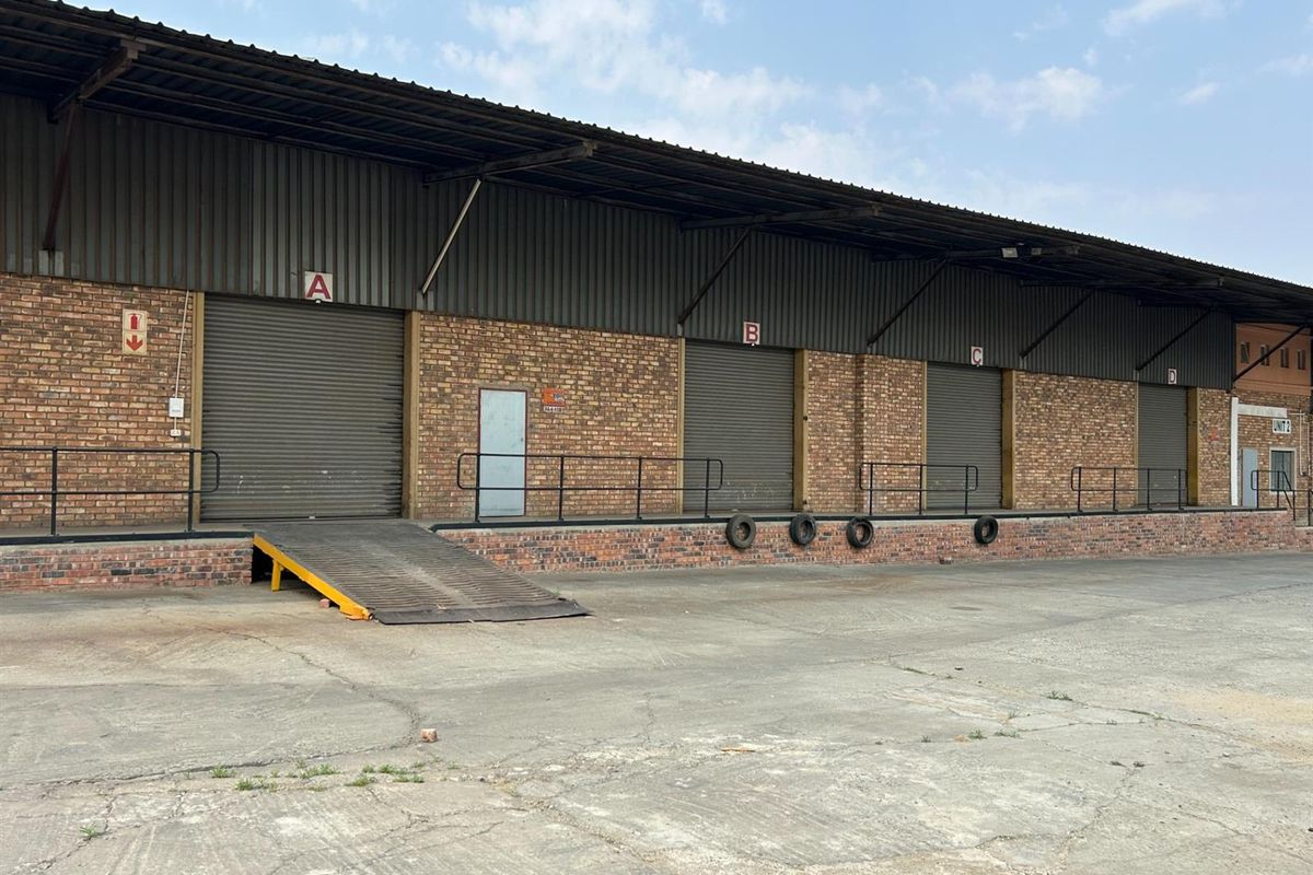 Business growing and budget is tight? 2658 sqm Warehouse To Let In Anderbolt - Photo 2