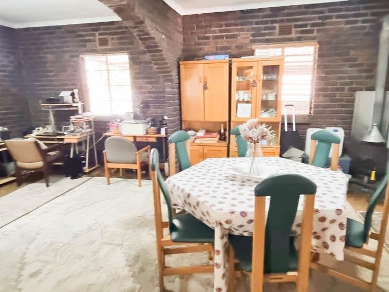 The Ultimate Family and Entertainers Home in Delmas West - Photo 8