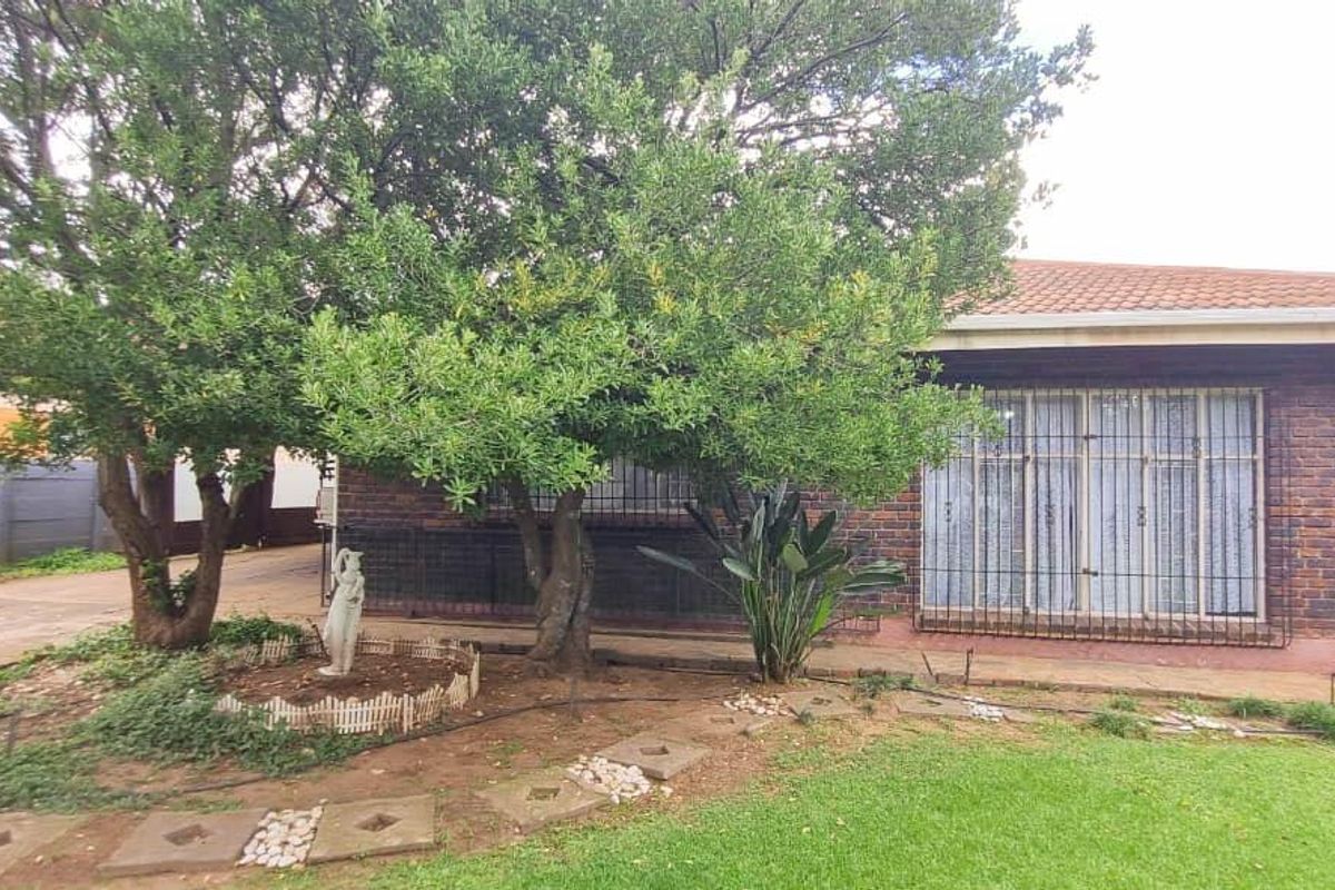 The Ultimate Family and Entertainers Home in Delmas West - Photo 2