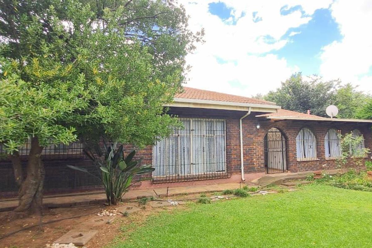 The Ultimate Family and Entertainers Home in Delmas West - Photo 3