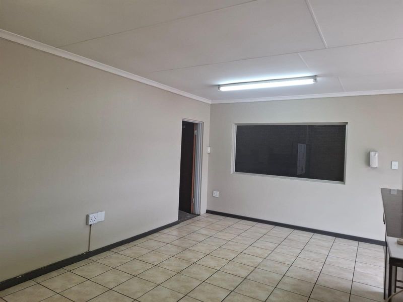 WORKSHOP To Rent in Middelburg - Photo 5