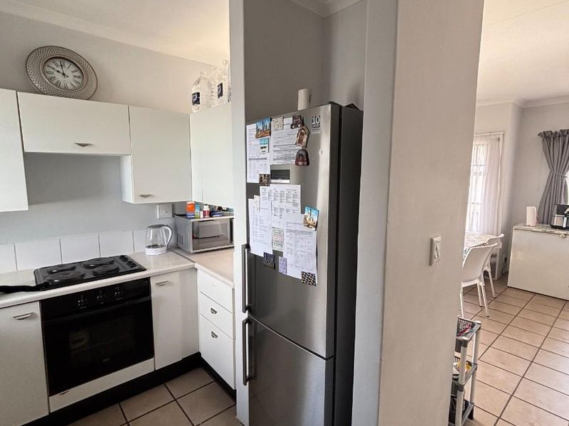 Apartment For Sale in Houghton Estate, Johannesburg - Photo 3