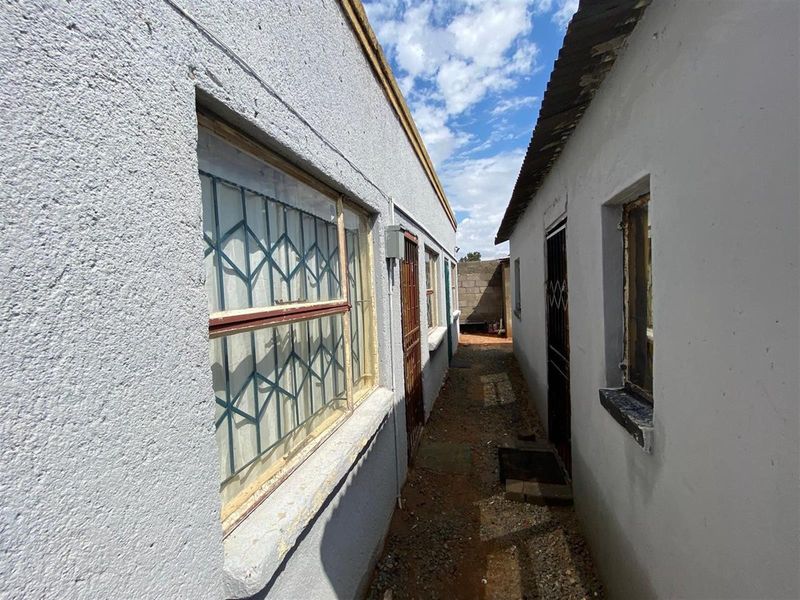 House For Sale in Phutanang, Kimberley - Photo 3