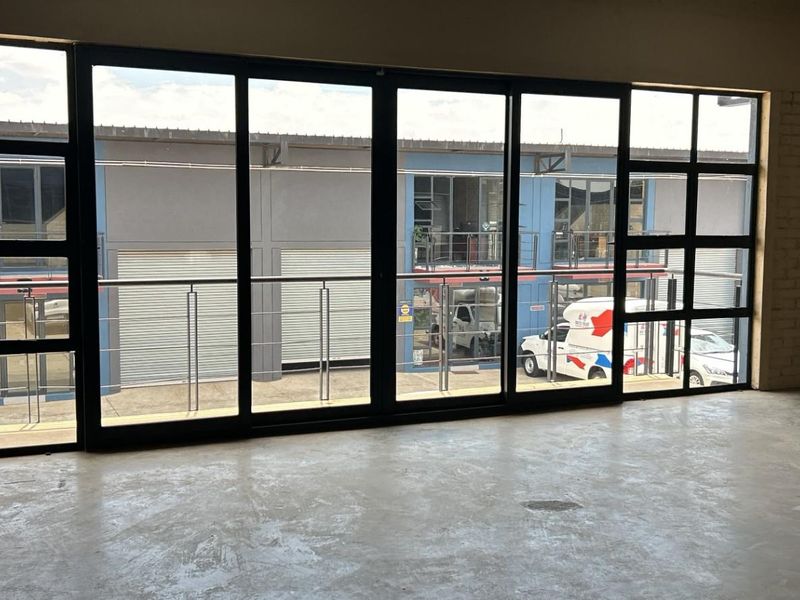 396 sqm Affordable Warehouse To Let | Secure Park | Pomona - Photo 5