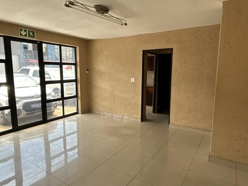 396 sqm Affordable Warehouse To Let | Secure Park | Pomona - Photo 4