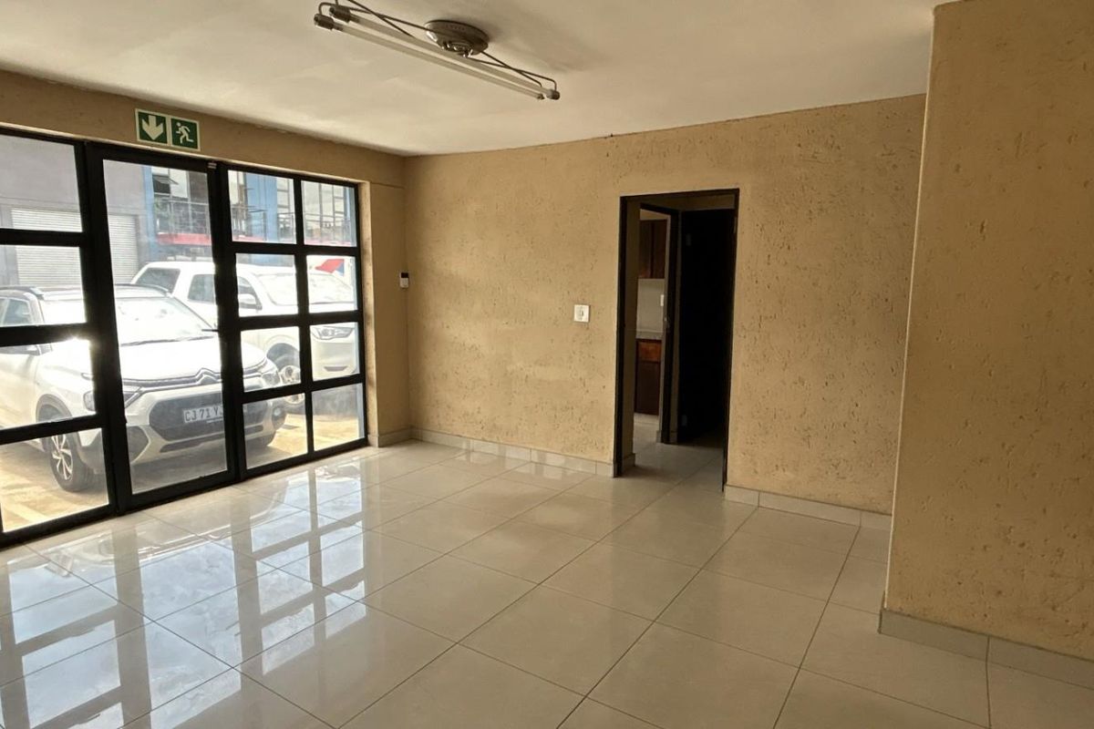 396 sqm Affordable Warehouse To Let | Secure Park | Pomona - Photo 4