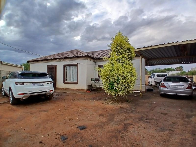 House For Sale in West End, Kimberley - Photo 2