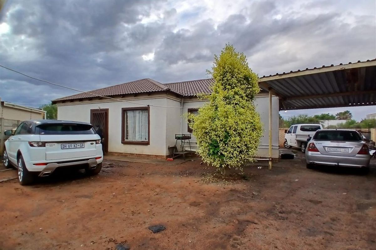 House For Sale in West End, Kimberley - Photo 2