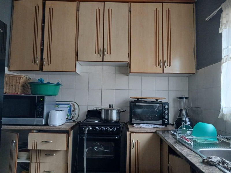 House For Sale in West End, Kimberley - Photo 3