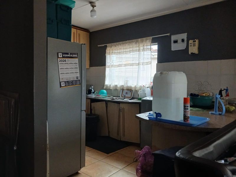 House For Sale in West End, Kimberley - Photo 4