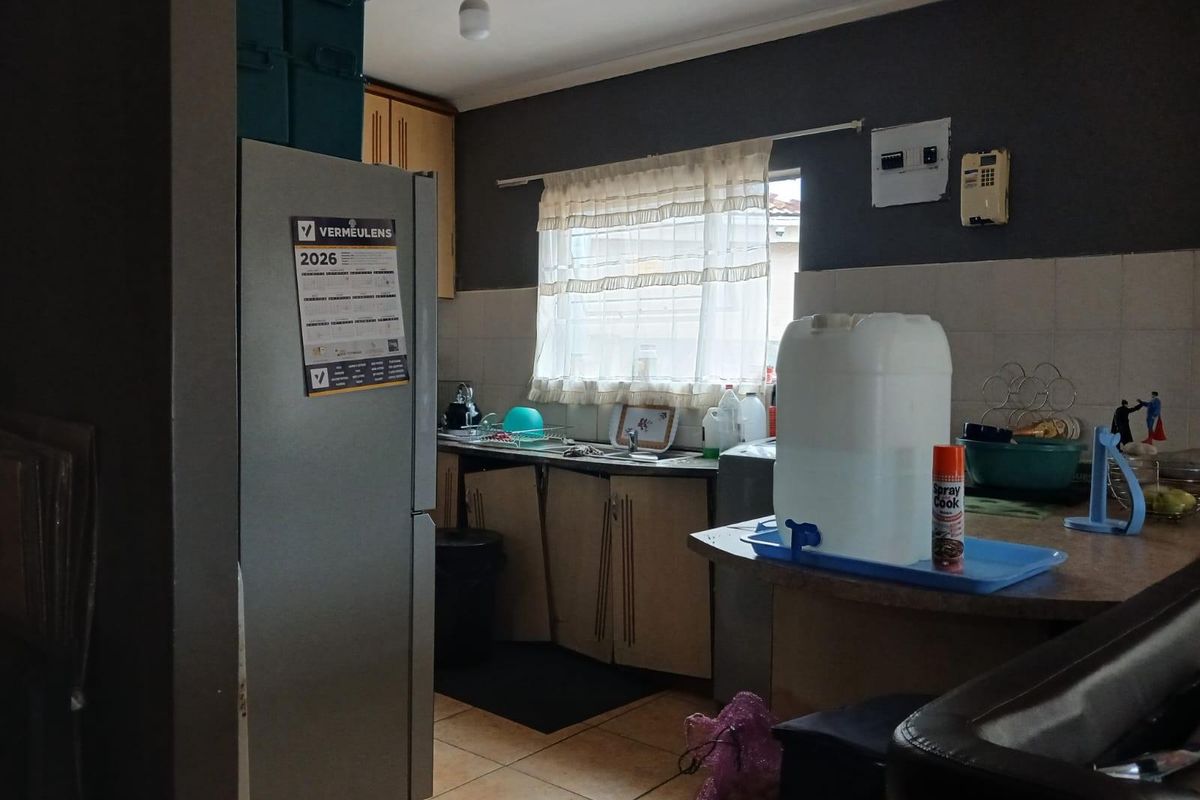 House For Sale in West End, Kimberley - Photo 4