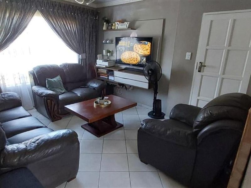 House For Sale in Rosslyn, Akasia - Photo 2