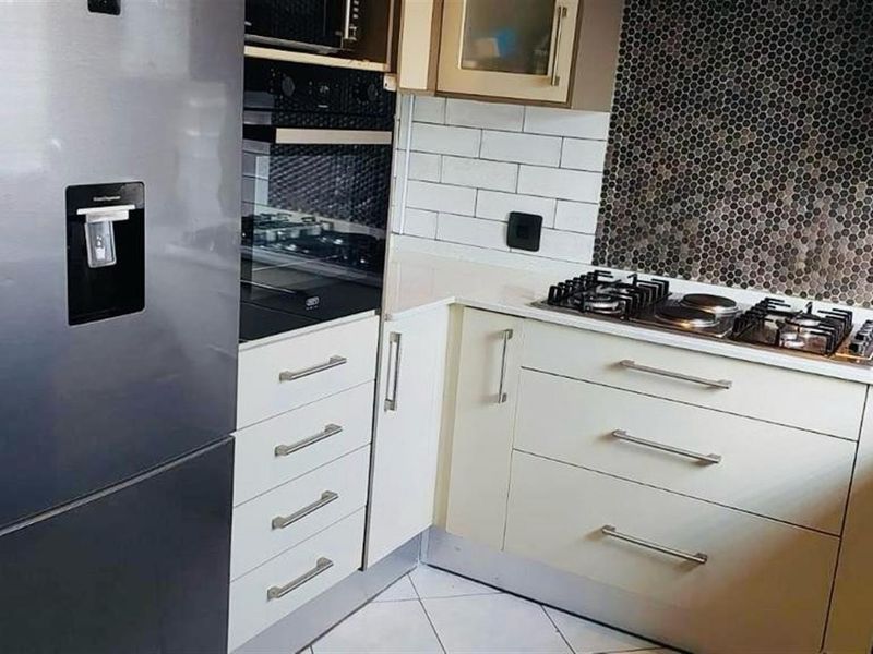 House For Sale in Rosslyn, Akasia - Photo 4