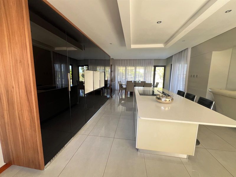 Elegant Spacious Family Home in Secure Coastal Estate - Photo 4