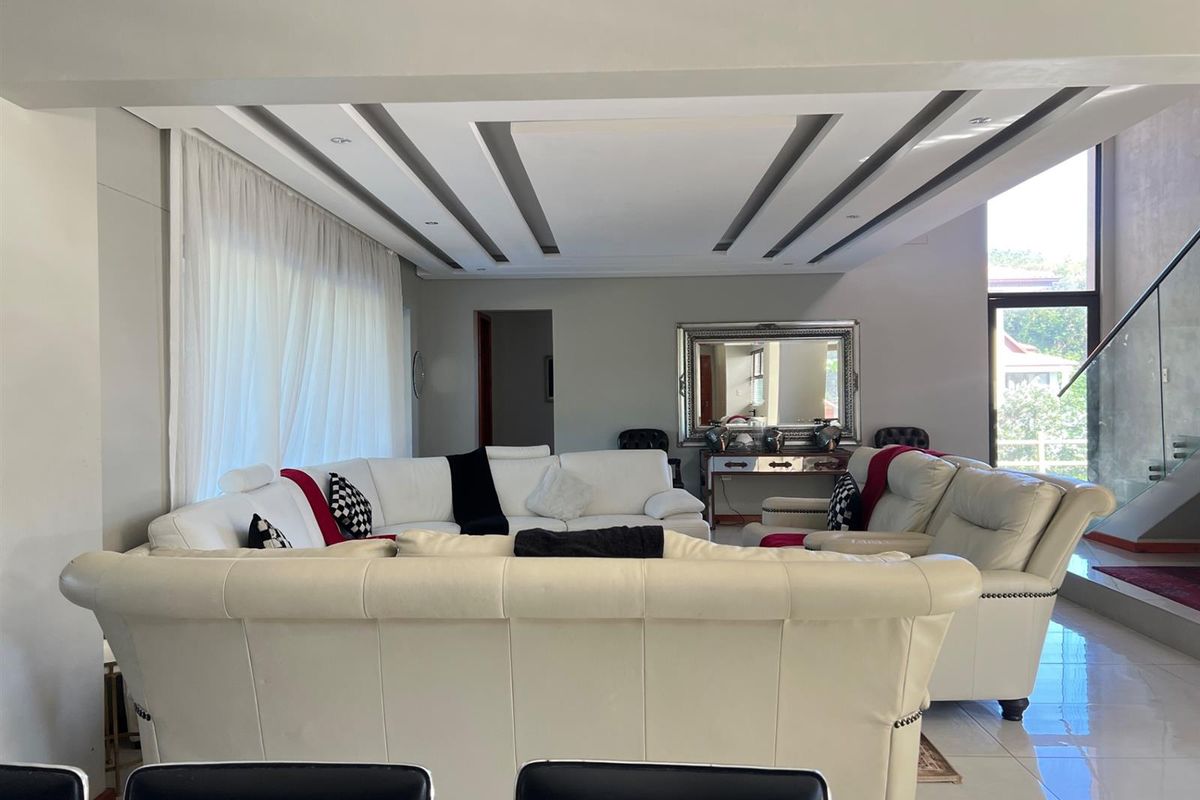 Elegant Spacious Family Home in Secure Coastal Estate - Photo 2