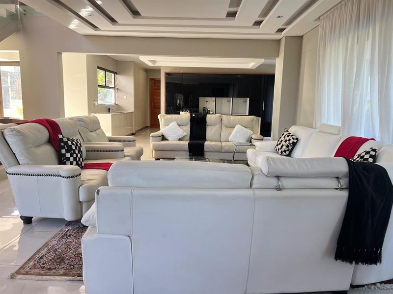 Elegant Spacious Family Home in Secure Coastal Estate - Photo 10