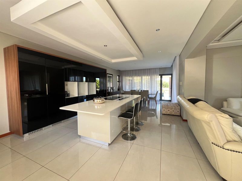 Elegant Spacious Family Home in Secure Coastal Estate - Photo 7