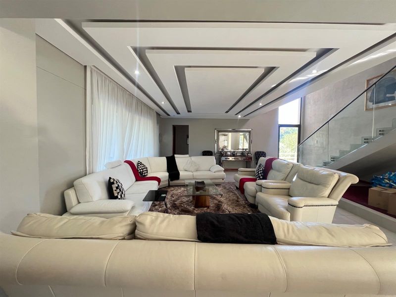 Elegant Spacious Family Home in Secure Coastal Estate - Photo 5