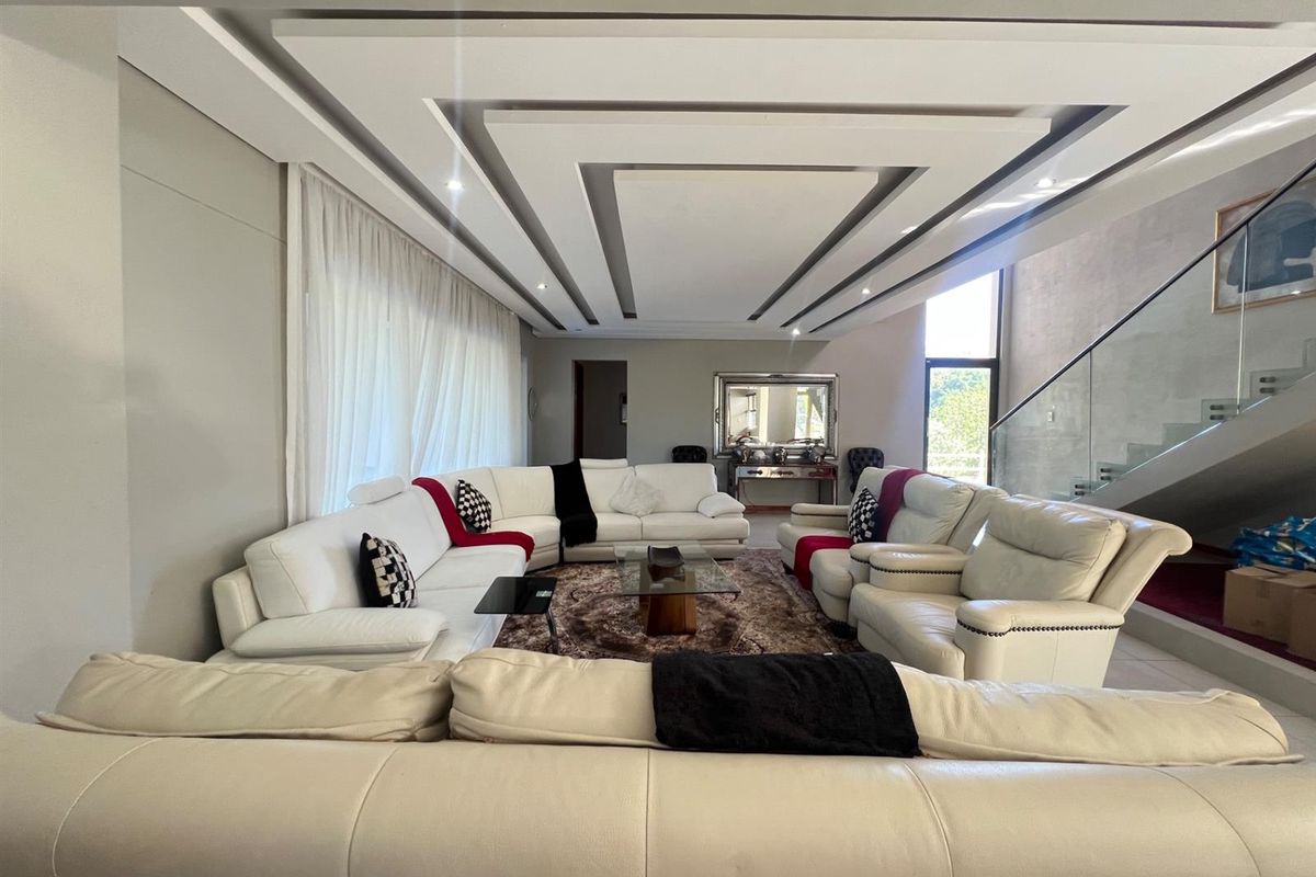 Elegant Spacious Family Home in Secure Coastal Estate - Photo 5